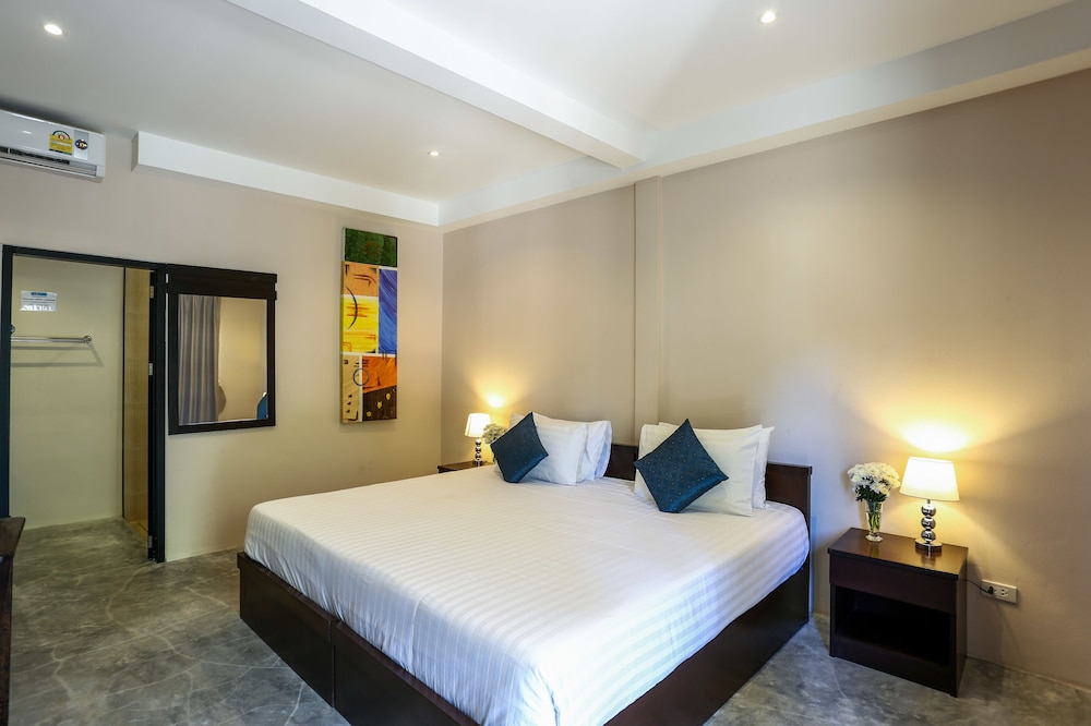 Naiharn Beach Resort 21/70