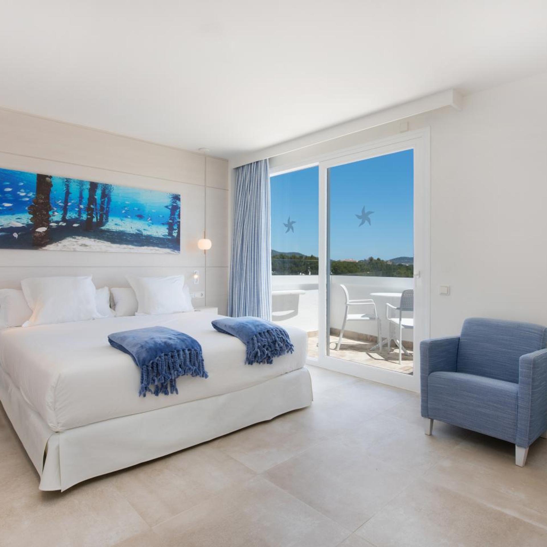 Star, Prestige, Executive Lounge Access