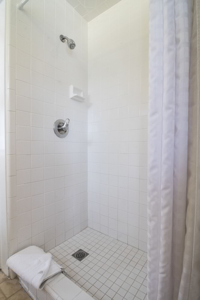 Monterey Peninsula Inn 36/63