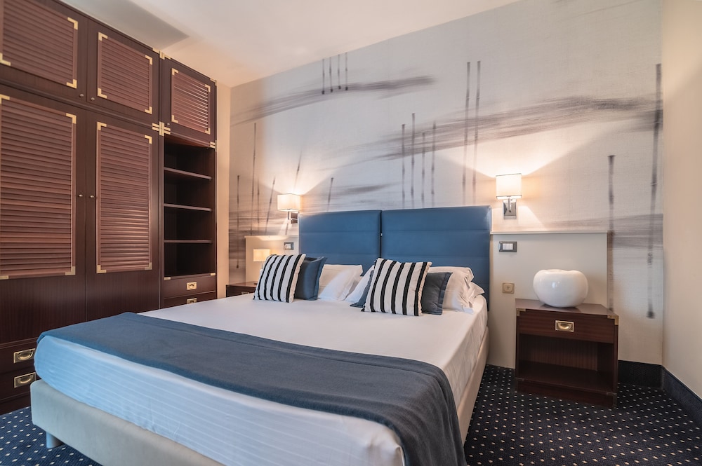2 BEDROOMS, CONNECTING, CLASSIC