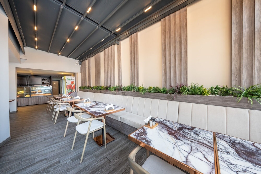 216 Bosphorus Suite 22/50