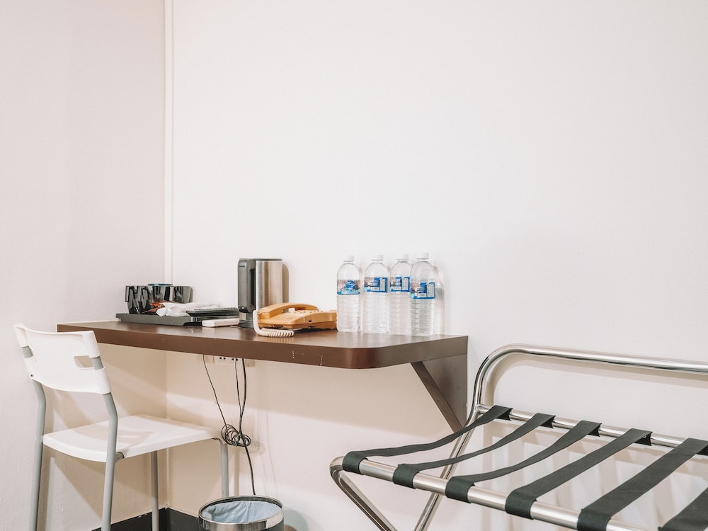 A Hotel Desker 35/55