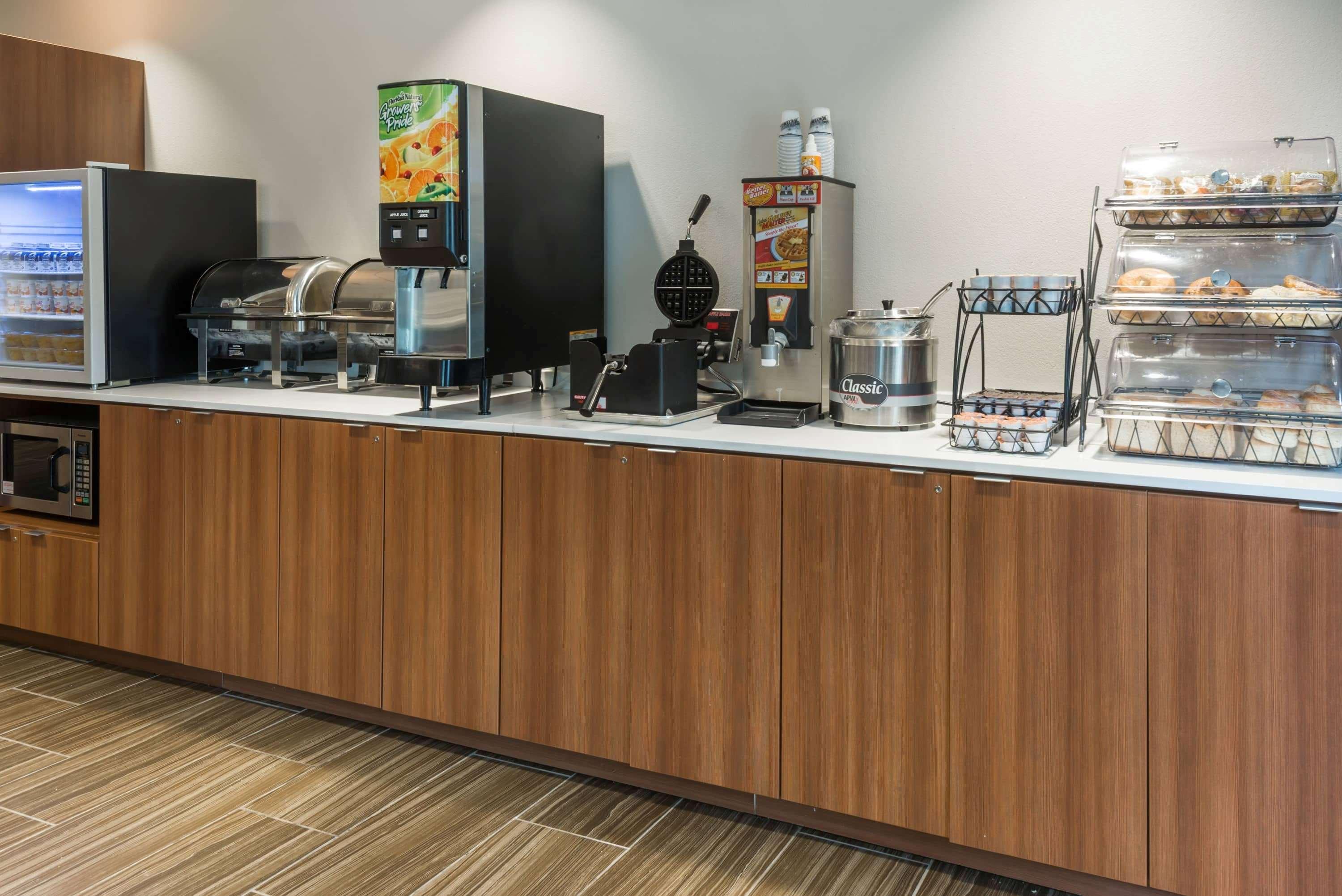 Microtel Inn and Suites By Wyndham Altoona 5/27