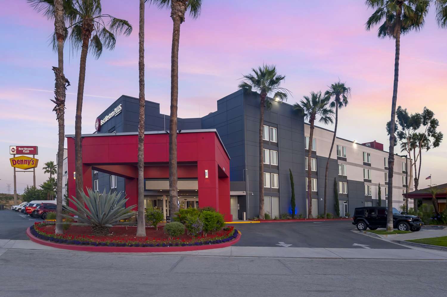 Best Western Plus Commerce Hotel 17/19