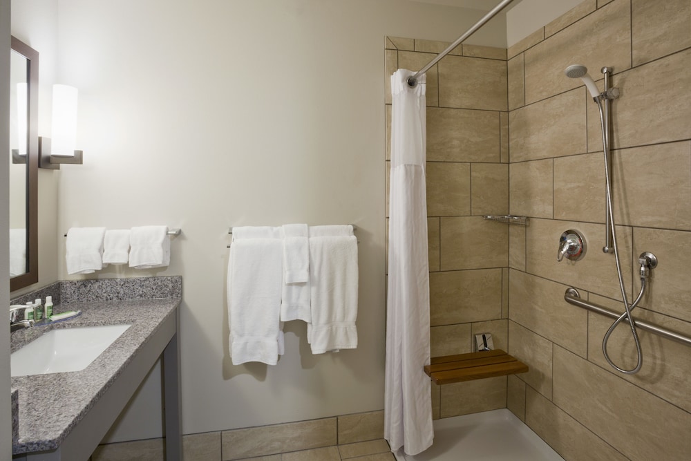 GrandStay Hotel and Suites 60/63