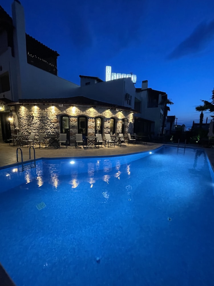 Iris Hotel 7/107