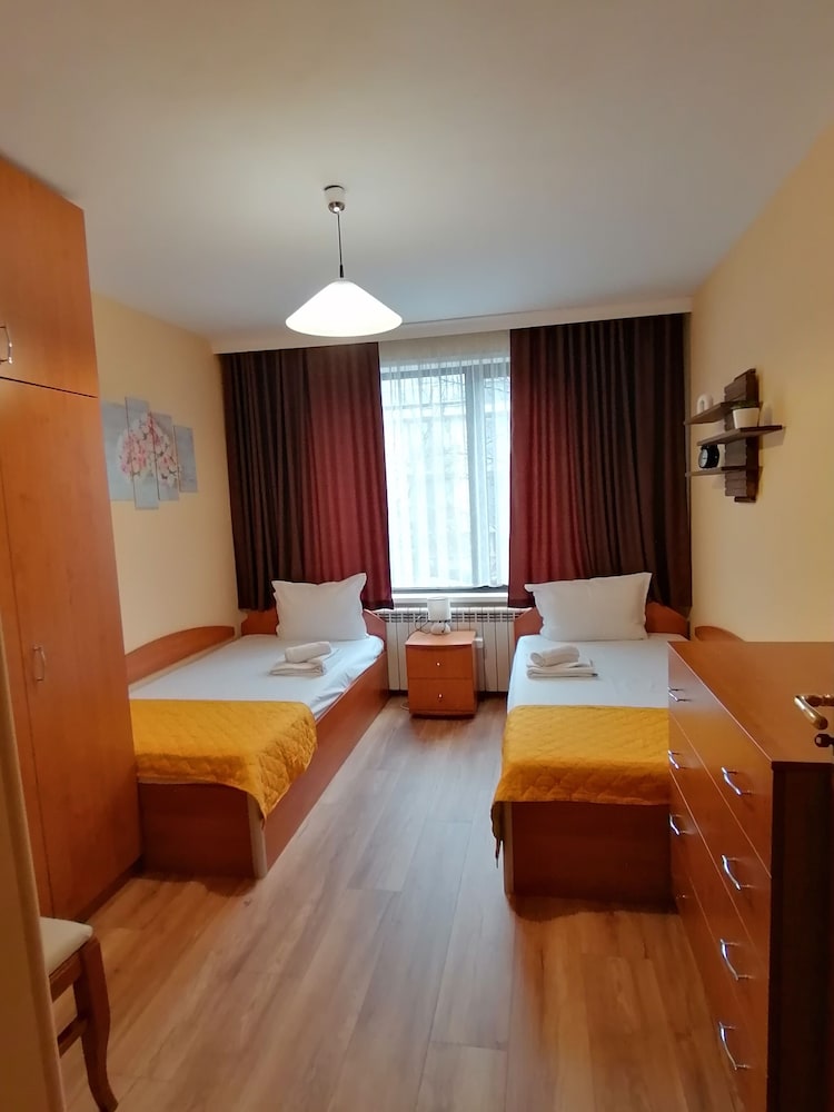 3 BEDROOMS, DELUXE, APARTMENT
