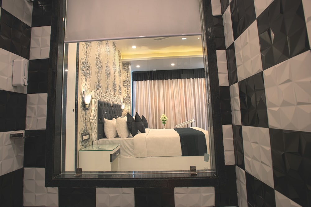 Zo Rooms Assi Ghat Shivala Market 22/49