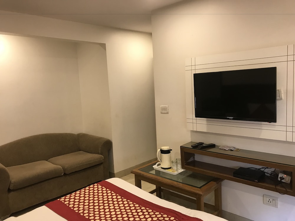 Hotel Avtar At New Delhi Railway Station 34/50