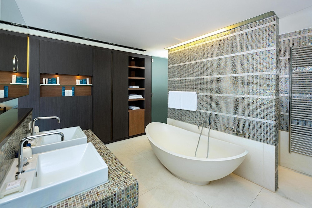Radisson Blu Media Harbour Hotel Dusseldorf 66/68