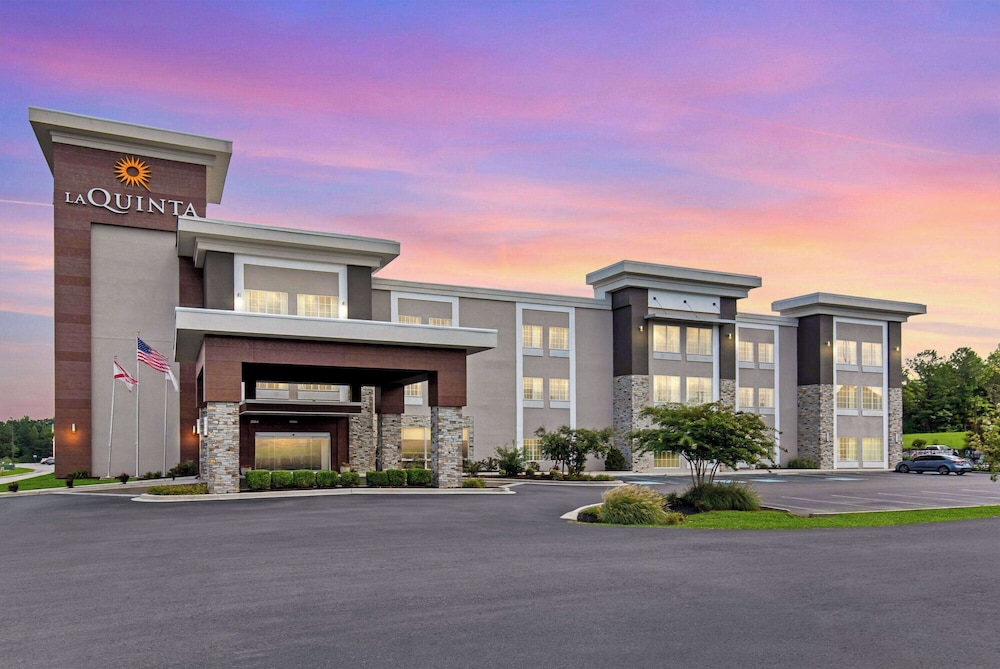 La Quinta Inn and Suites by Wyndham Cullman 2/46