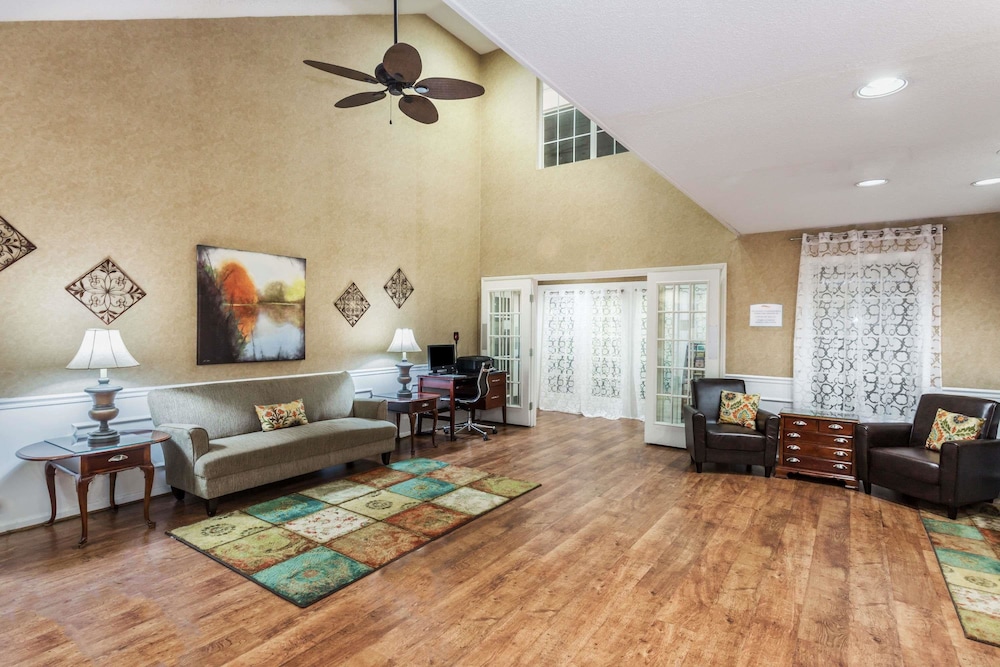 Baymont By Wyndham Valdosta At Valdosta Mall 26/36