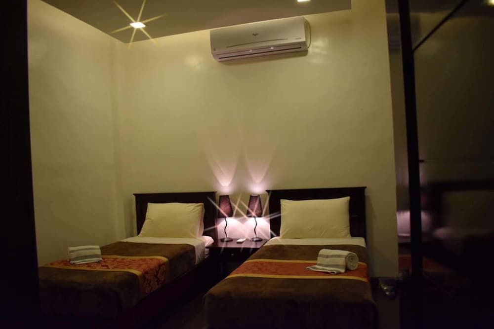 Jo Carter's Hotel & Suites 24/60