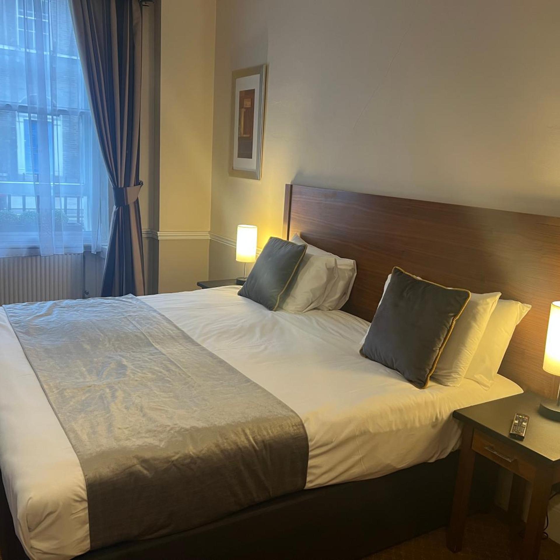 Room, Triple, Double Bed
