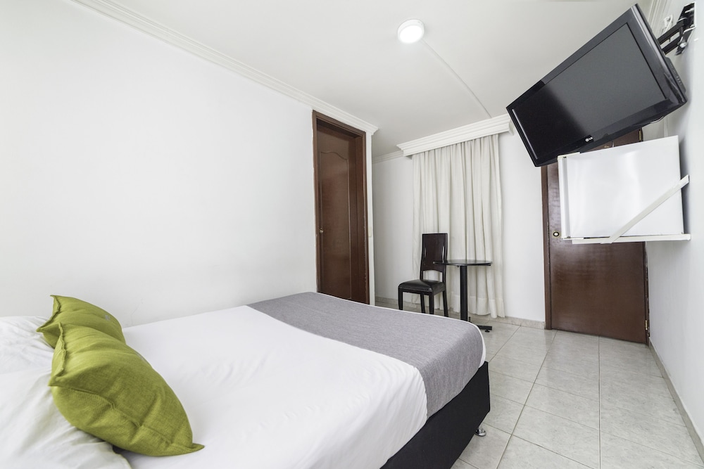 ROOM, DOUBLE BED