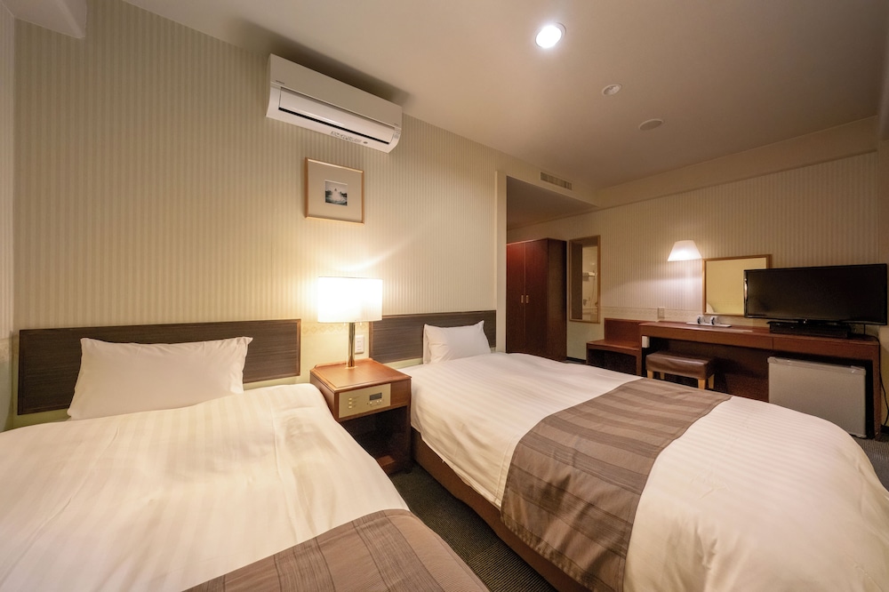 Omura Central Hotel 24/59