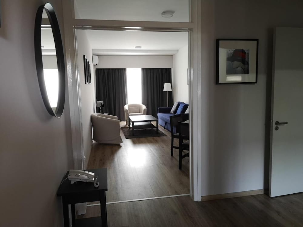 Sun Hall Beach Apartments 27/51