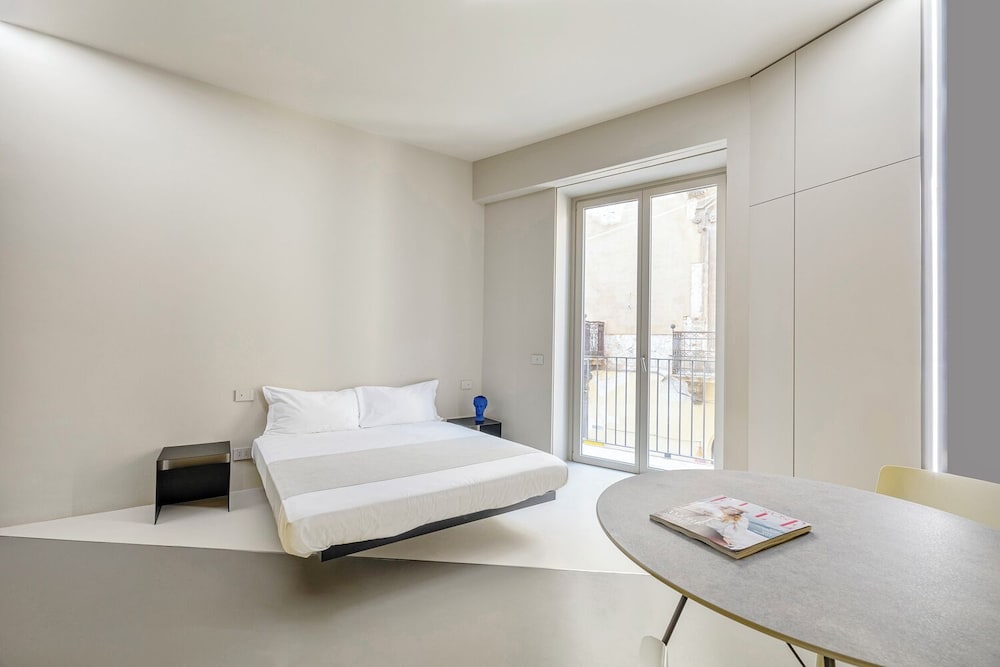Five Place Design Suite & Apartments 23/58