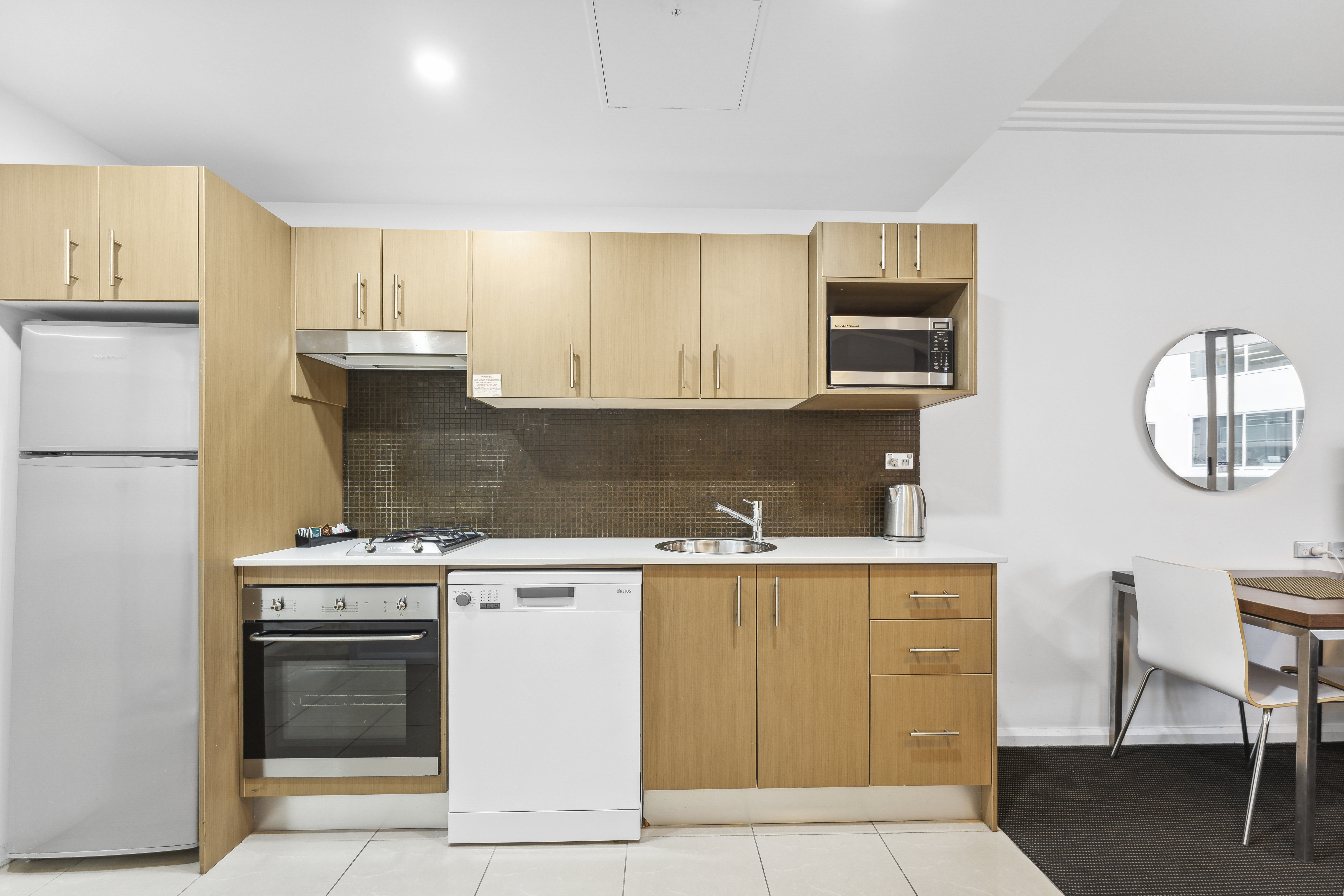 Apx World Square Apartments 5/52