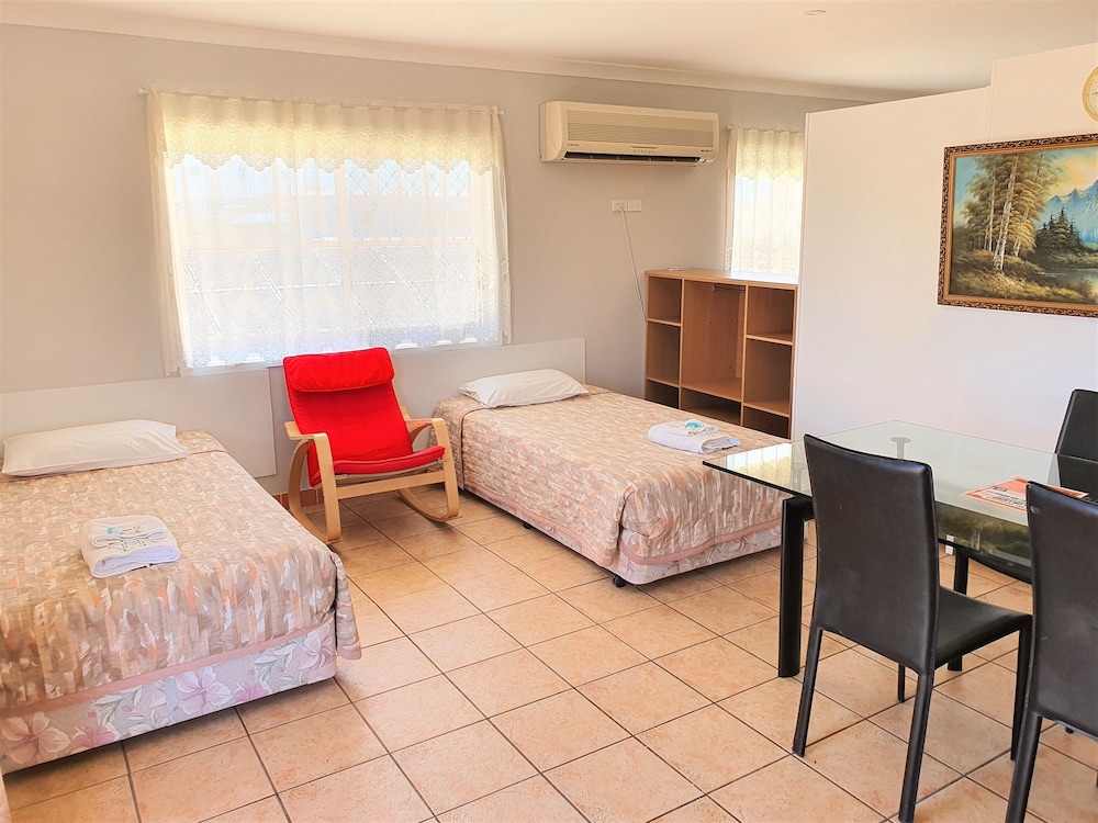 Maria Motel 8/60