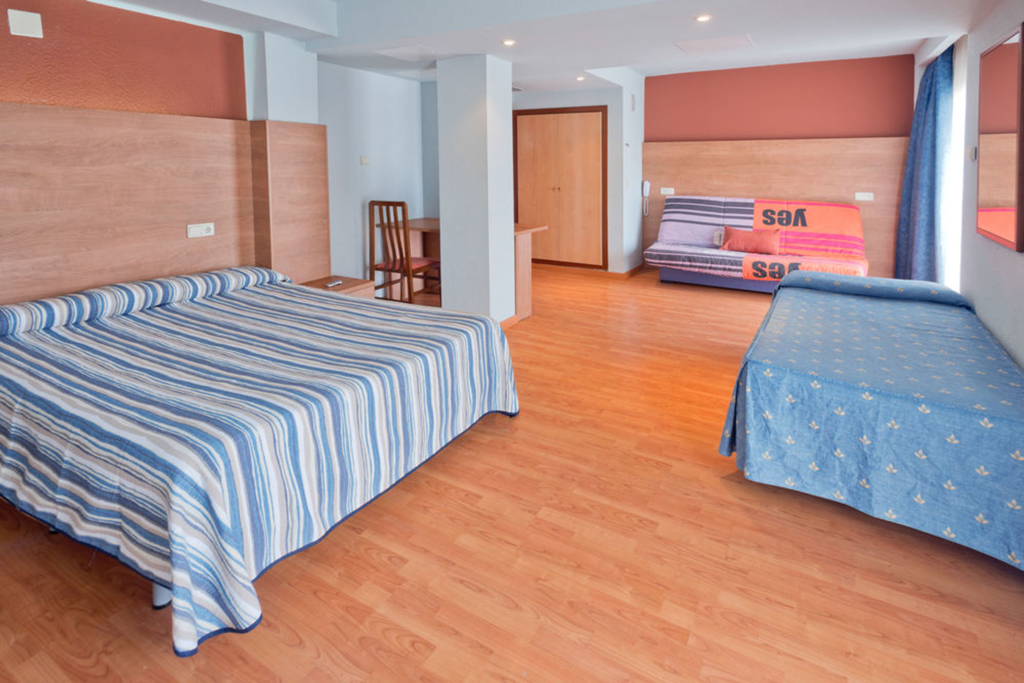 Quad Room 2 Adults + 2 Children, htop Summer Sun 4/6