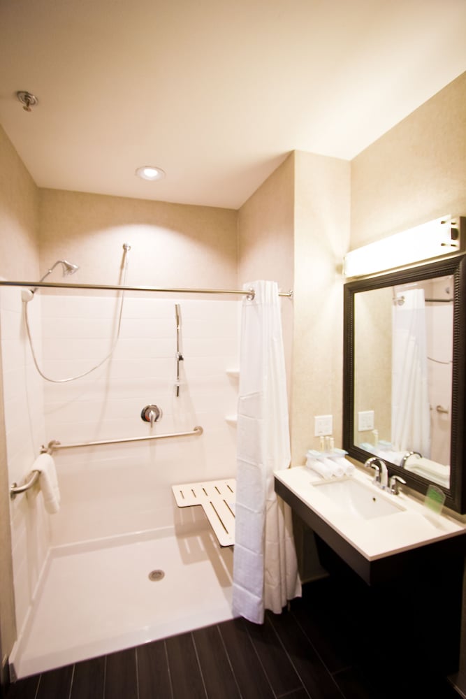 Holiday Inn Express & Suites Austin NW - Lakeway 30/50