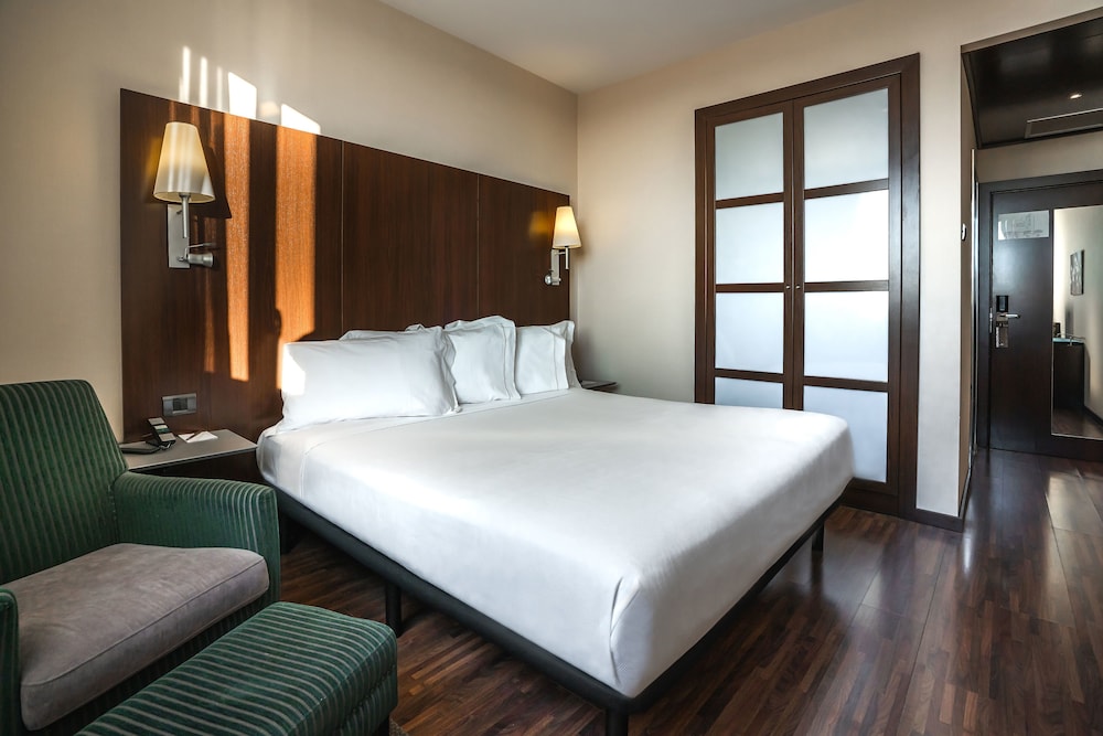 SUPERIOR, DOUBLE OR TWIN BED