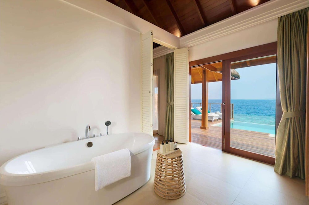 Pool, Villa, Double Bed, Water Front, Butler