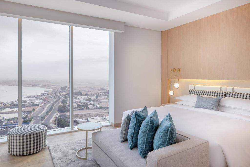 2 Bedrooms, Royal, Loft, Suite, King Bed, 2 King Beds, Sea View, High Floor