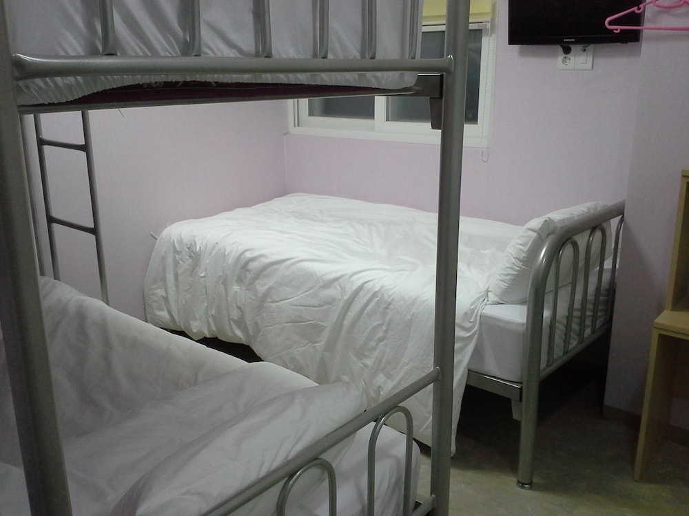 Rainbow Hotel Myeongdong 34/54