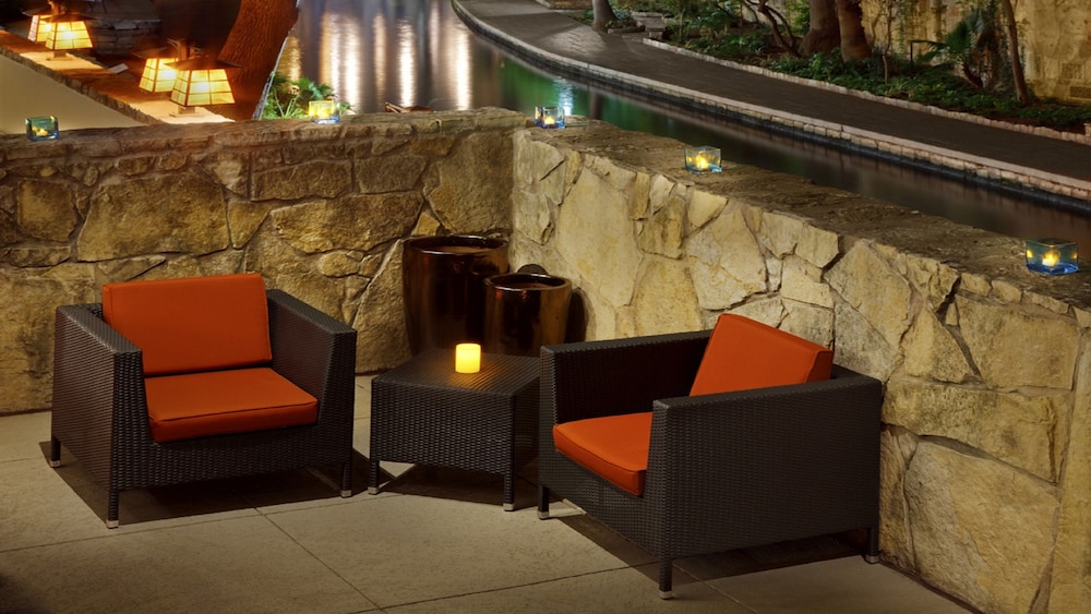 Holiday Inn San Antonio-Riverwalk 12/65