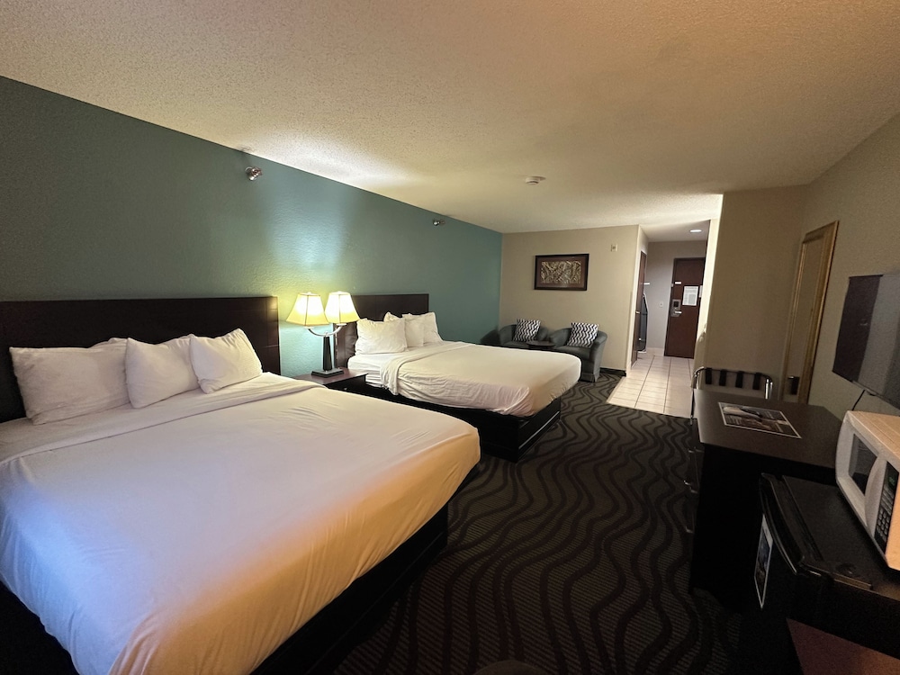Baymont Inn & Suites by Wyndham Lincoln NE 3/47