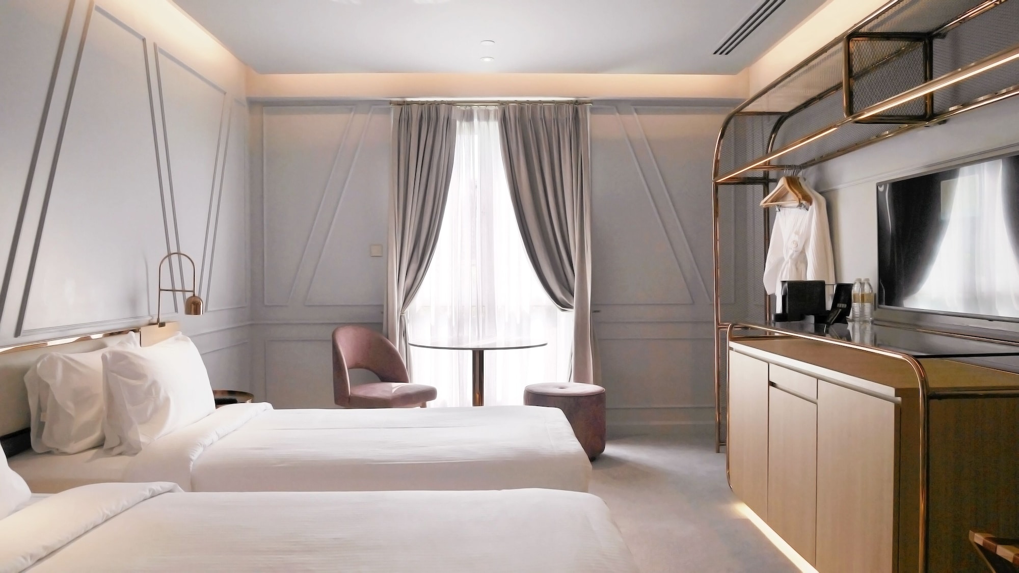DELUXE, TWIN BEDS