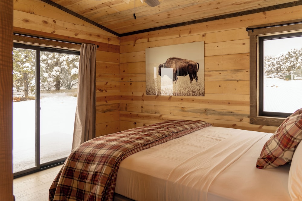 Lodge, King Bed