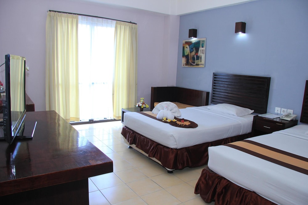 The Grand Santhi Hotel 46/69