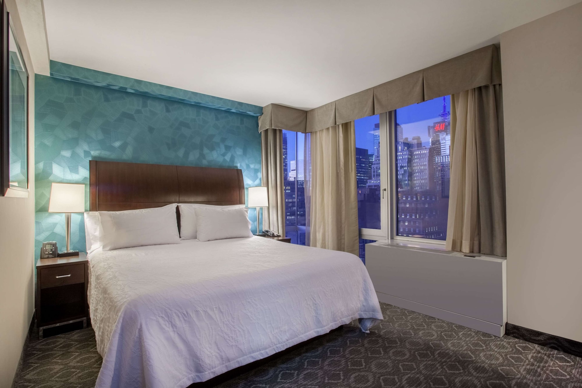 MACYS PARADE, KING BED
