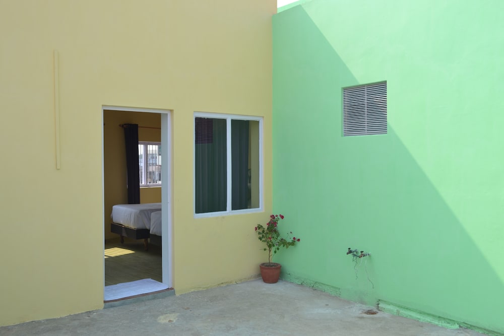 Tara Guest House 47/68