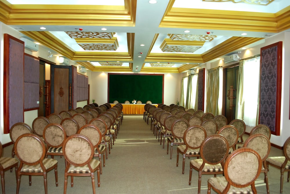 Phnom Penh Era Hotel 65/68