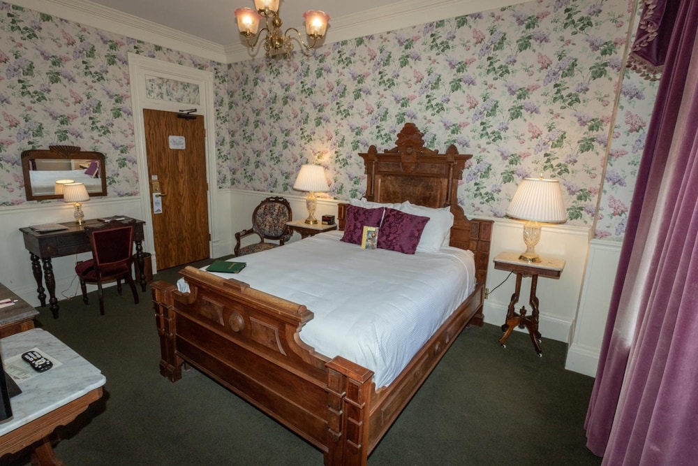 HISTORIC STRATER HOTEL 28/68
