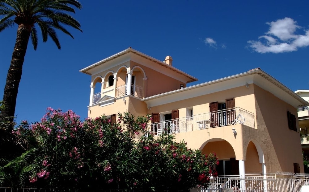 Hôtel Reine D'Azur 3/50