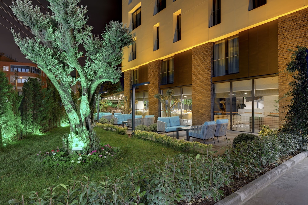 Leo Suites Hotel 34/37