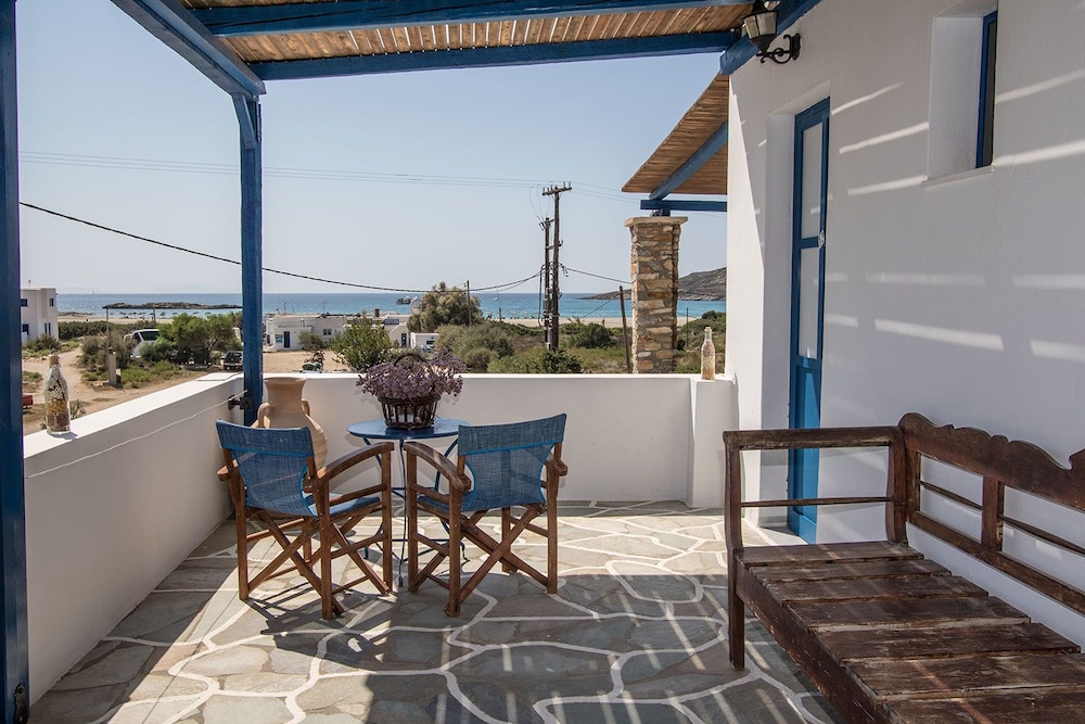 Dimitris Rooms 1/33