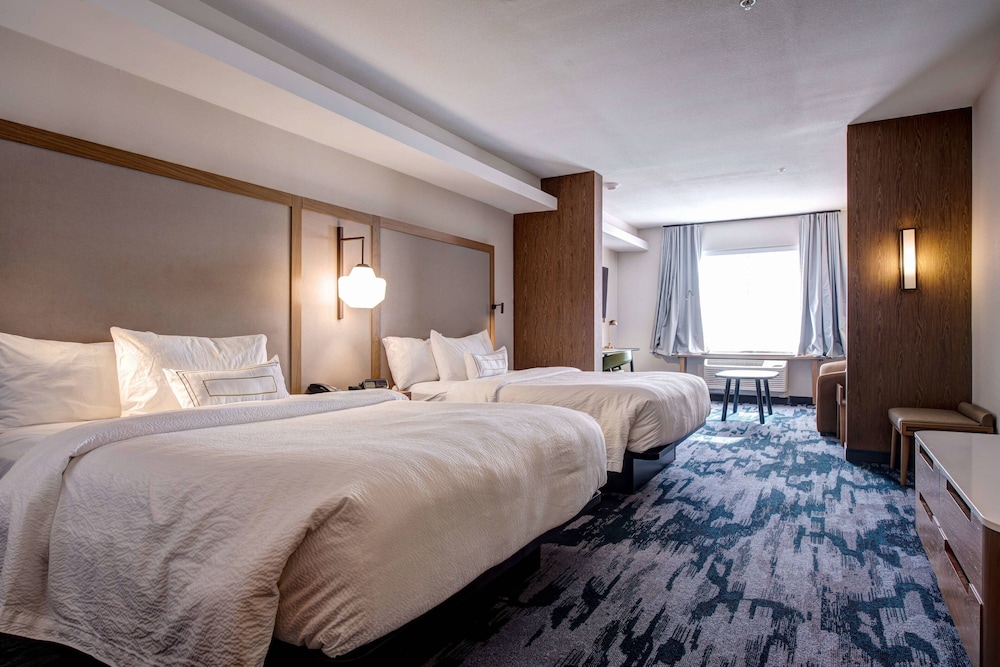 Fairfield Inn & Suites by Marriott Minneapolis North 5/36
