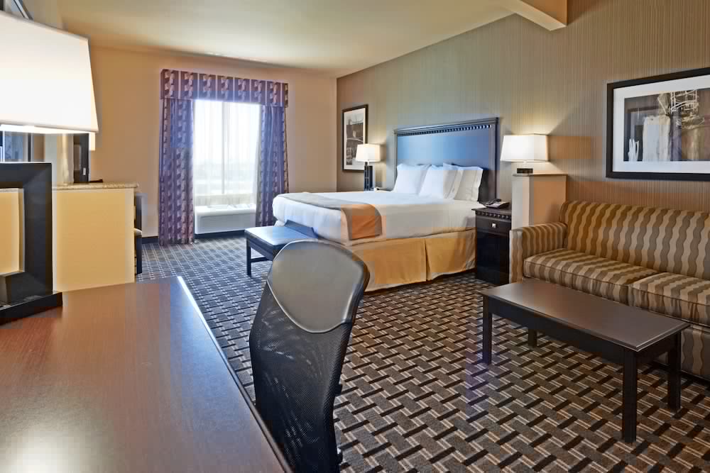 Holiday Inn Express Hotel Suites Ennis 24/70