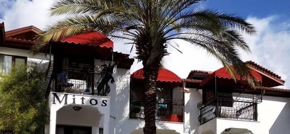 Mitos Apartments 5/50