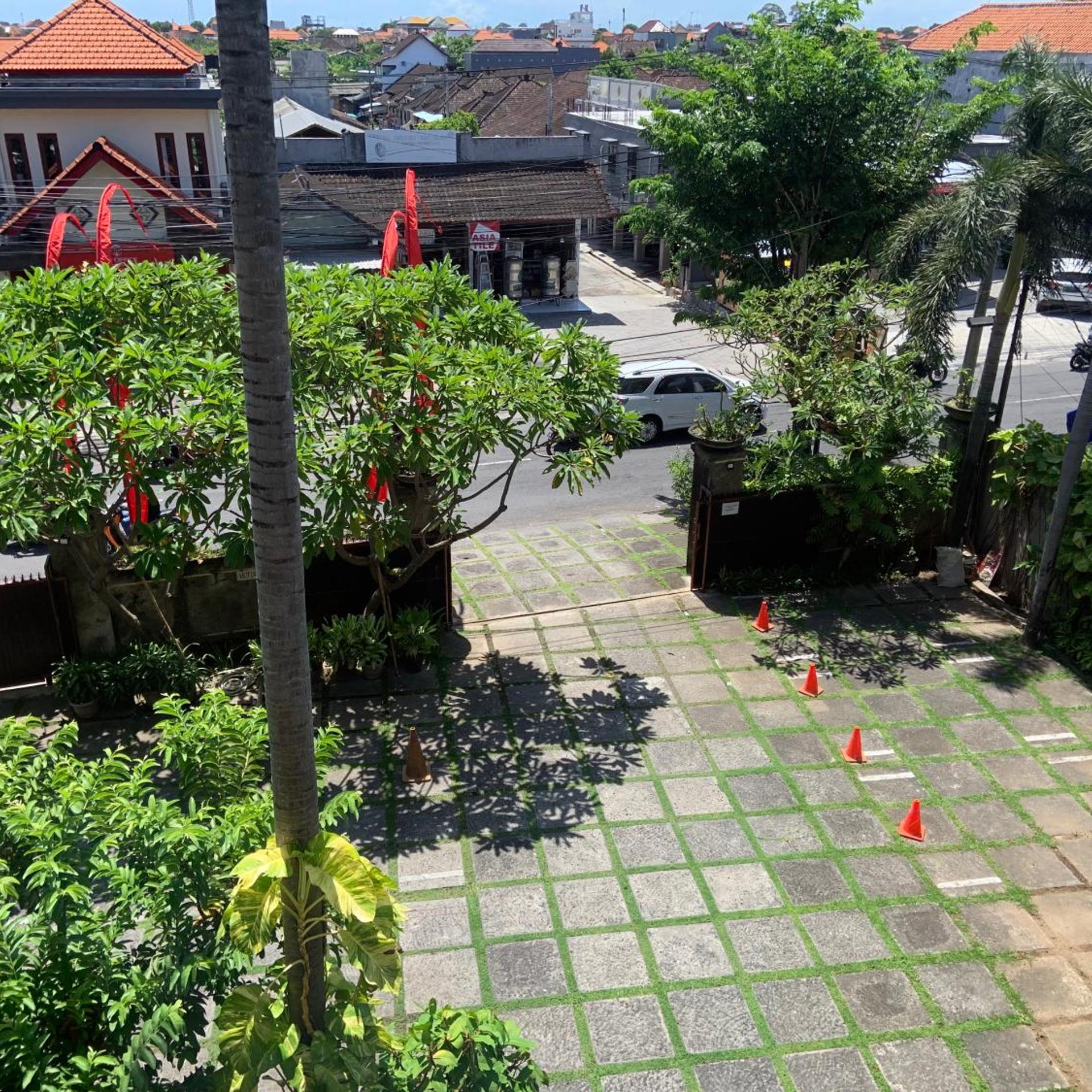 Nirwana Hotel 31/35