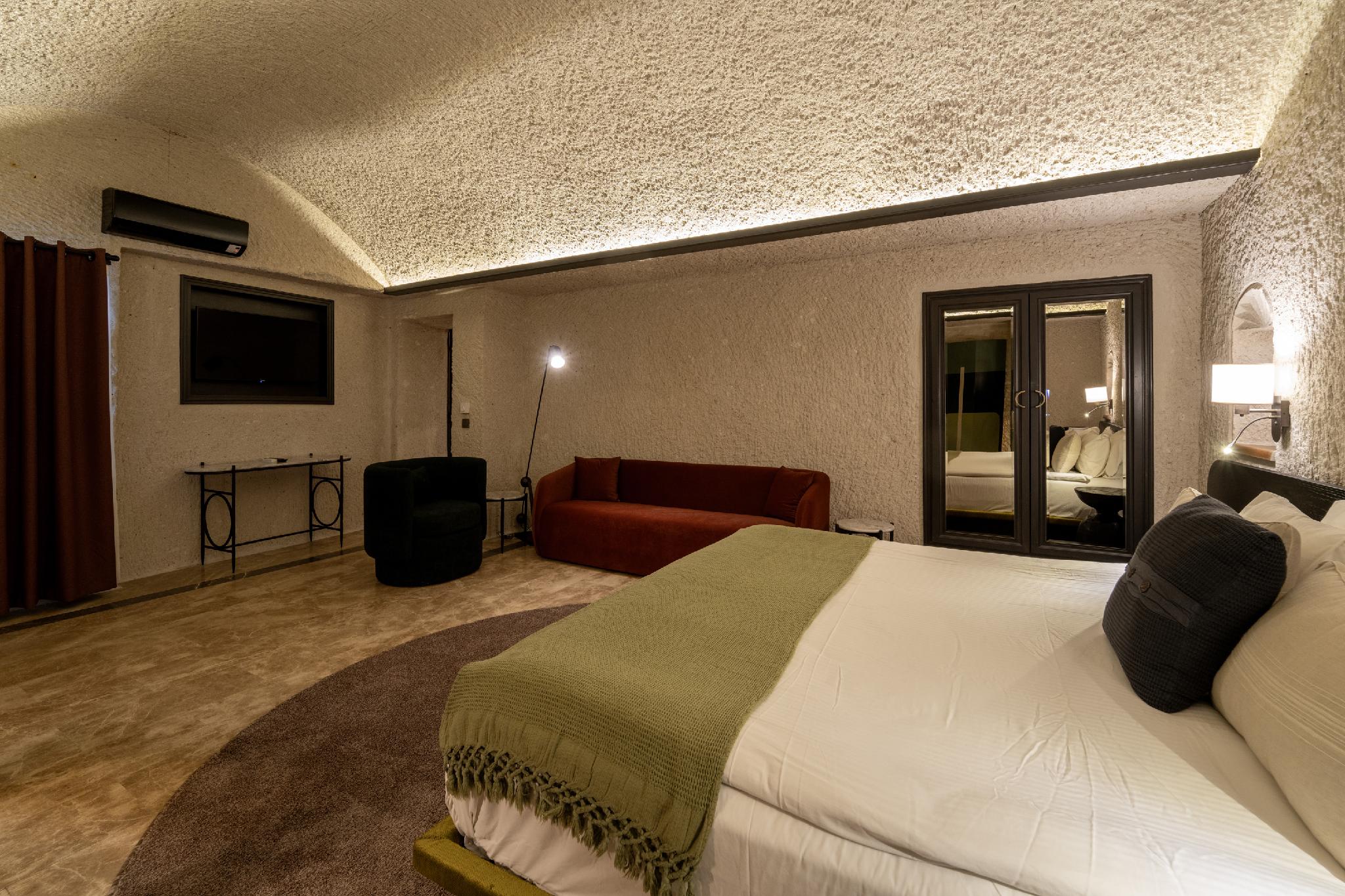 Cave, Suite, King Bed