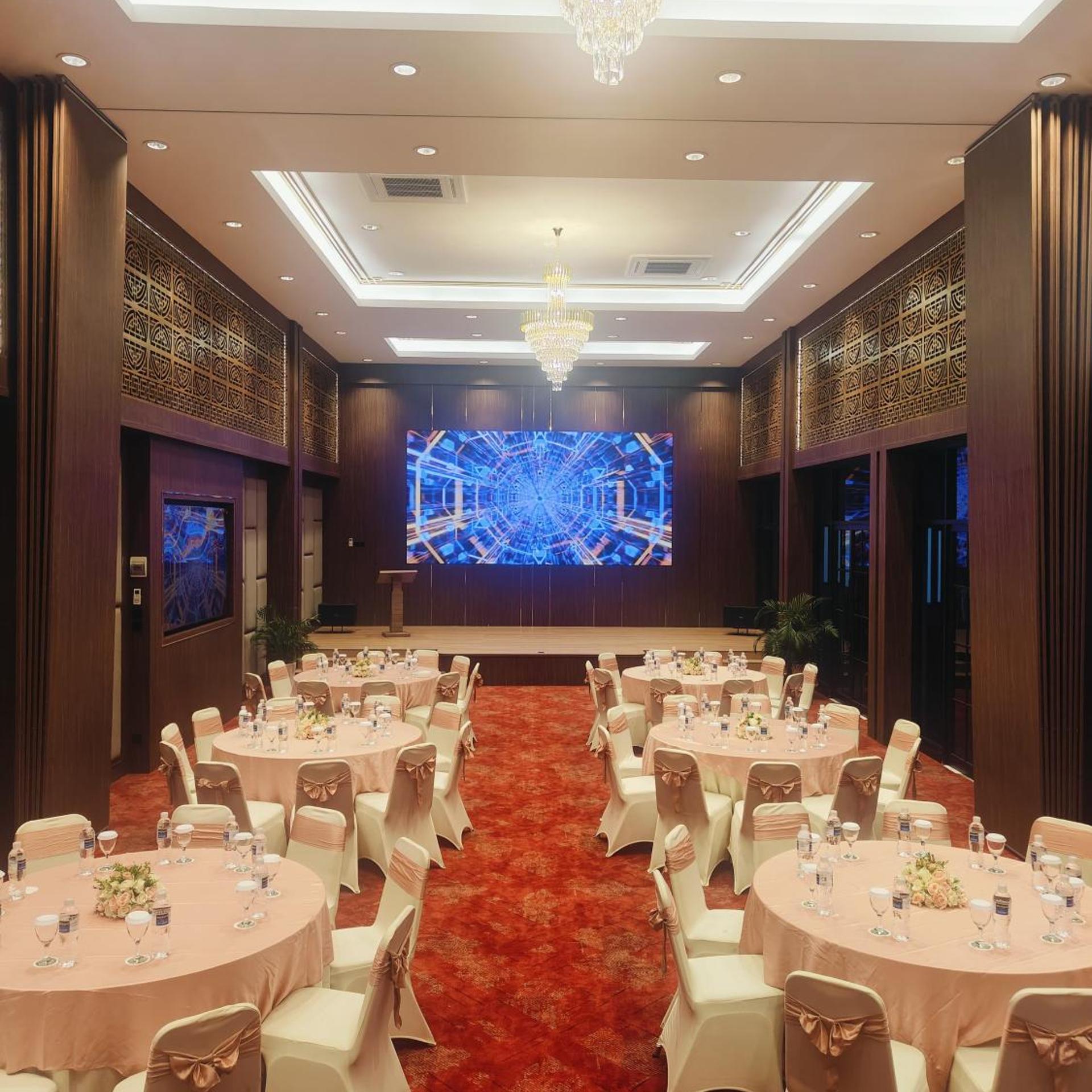 HOTEL MAXIMILLIAN 46/55