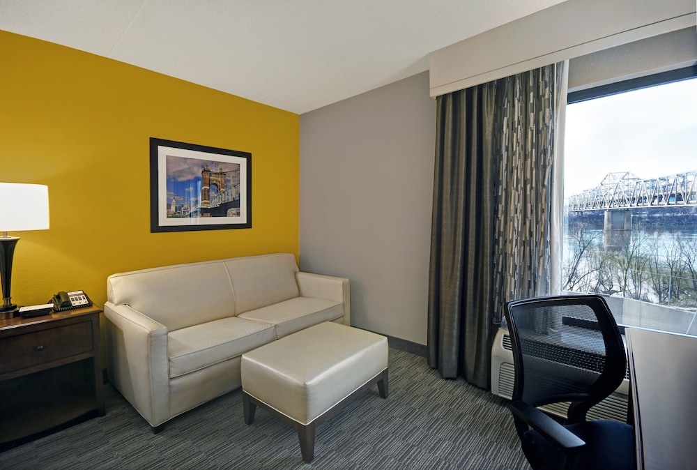 Holiday Inn Express and Suites Cincinnati Riverfront, an IHG Hotel 43/64