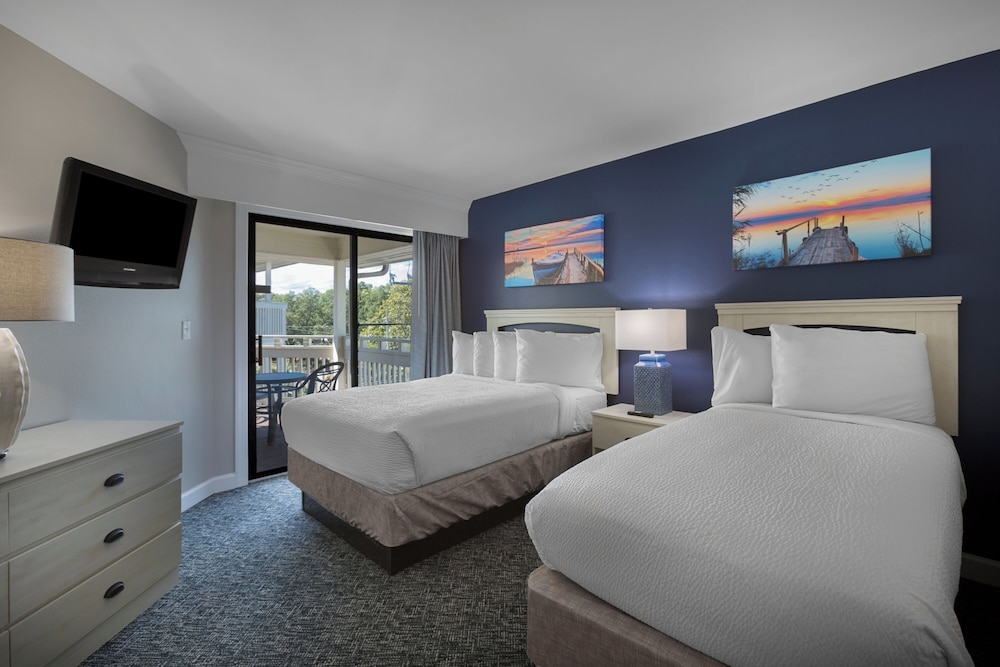3 Bedrooms, Chelsea, Condo, 1 Single and 2 Double Beds